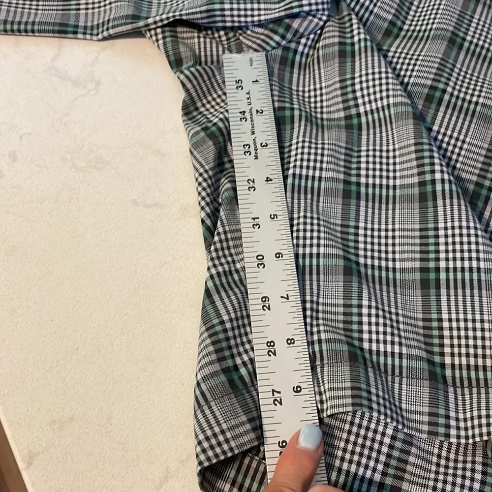 Tommy Bahama men’s golf shorts size 32. Gray‎ and green plaid.